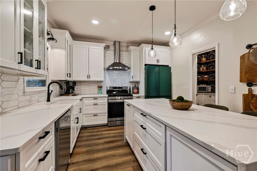 Image 21 of property listing at 9 Devon Road, Savannah, GA 31419