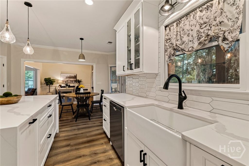 Image 22 of property listing at 9 Devon Road, Savannah, GA 31419