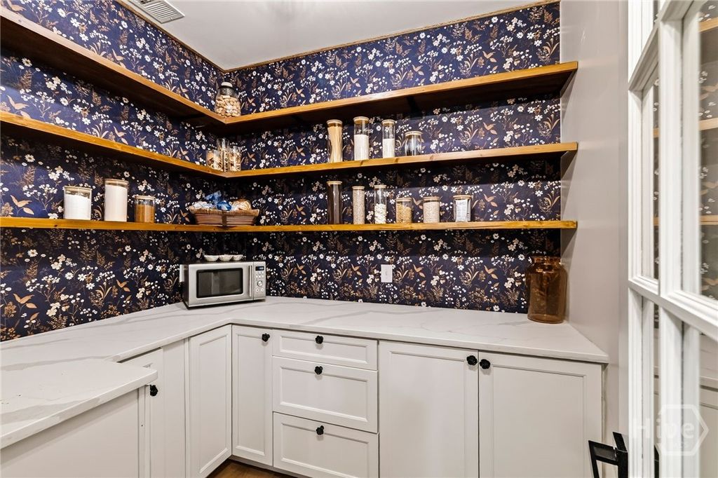 Image 25 of property listing at 9 Devon Road, Savannah, GA 31419