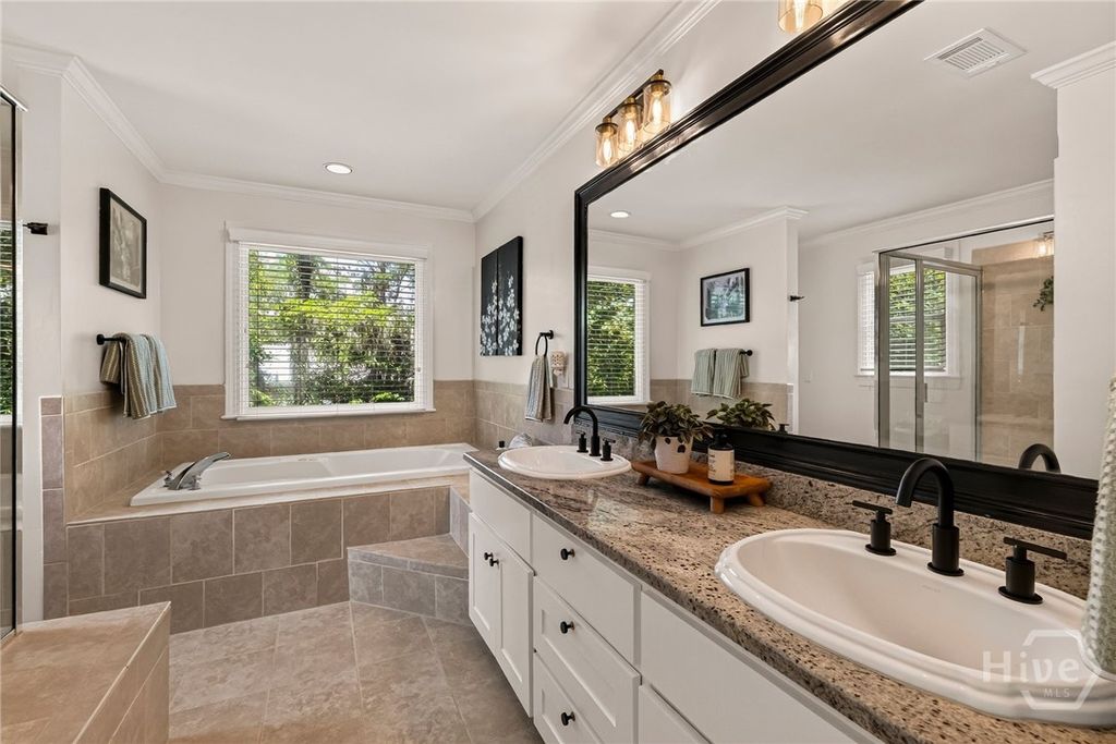 Image 34 of property listing at 9 Devon Road, Savannah, GA 31419