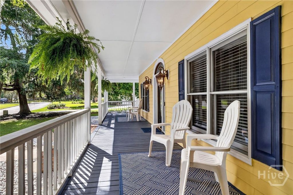 Image 6 of property listing at 9 Devon Road, Savannah, GA 31419