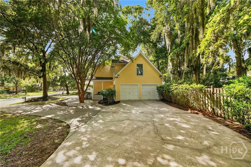 Image 65 of property listing at 9 Devon Road, Savannah, GA 31419
