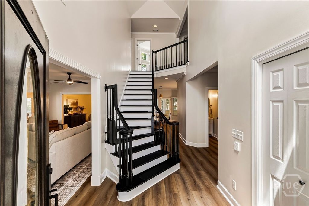 Image 8 of property listing at 9 Devon Road, Savannah, GA 31419