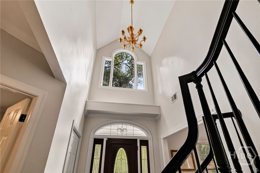 Image 9 of property listing at 9 Devon Road, Savannah, GA 31419