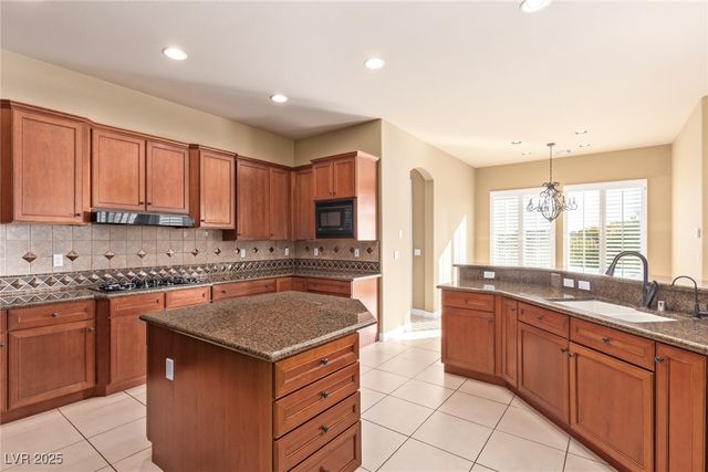 9805 QUEEN CHARLOTTE Drive, Las Vegas, NV 89145