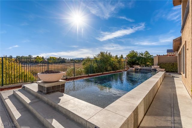 9805 QUEEN CHARLOTTE Drive, Las Vegas, NV 89145