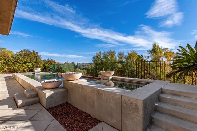 9805 QUEEN CHARLOTTE Drive, Las Vegas, NV 89145