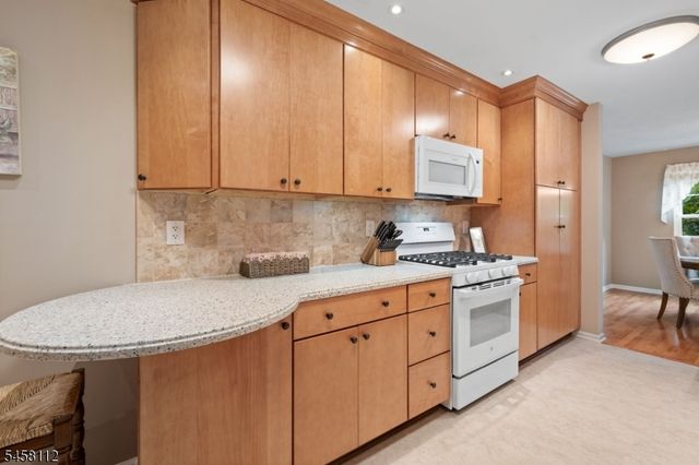 3 Brookline Ct E, Montgomery Twp., NJ 08540