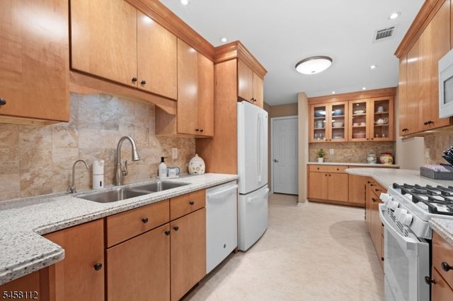 3 Brookline Ct E, Montgomery Twp., NJ 08540