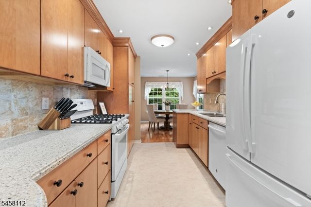 3 Brookline Ct E, Montgomery Twp., NJ 08540