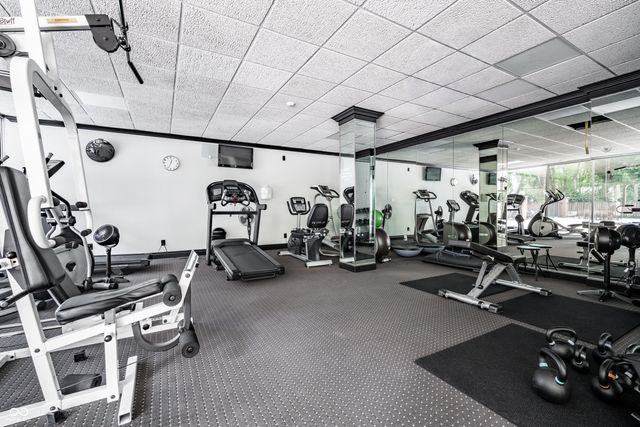 25 E 40th Street 3A, Indianapolis, IN 46205