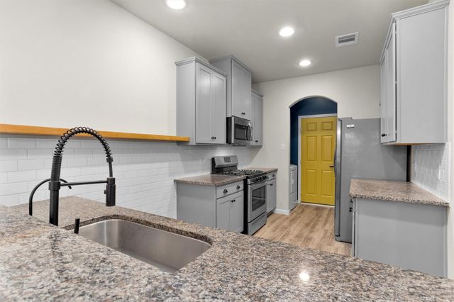 165 Camelot Place Court, Conroe, TX 77304