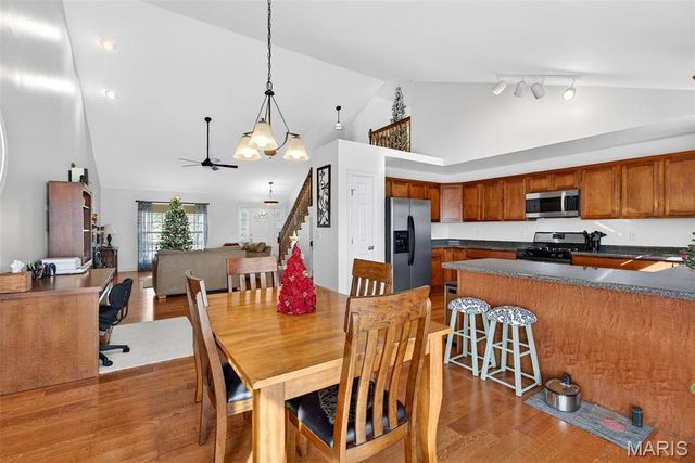 1002 Winter Lake Drive, Fenton, MO 63026