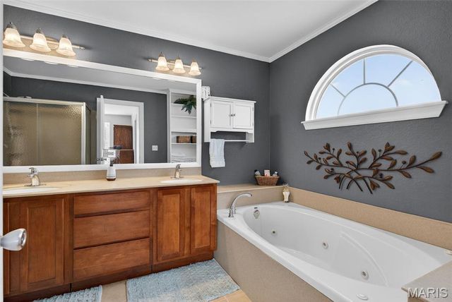 1002 Winter Lake Drive, Fenton, MO 63026