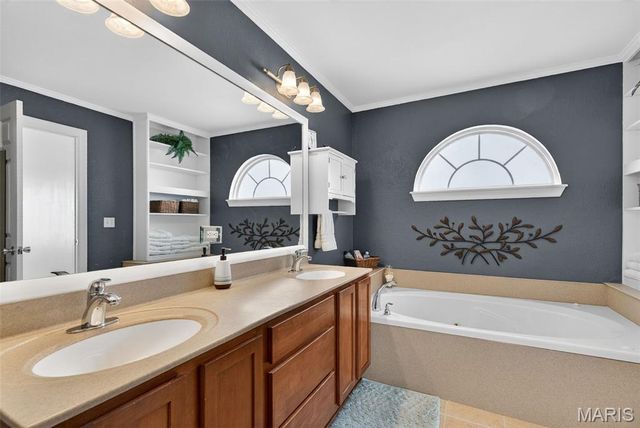 1002 Winter Lake Drive, Fenton, MO 63026