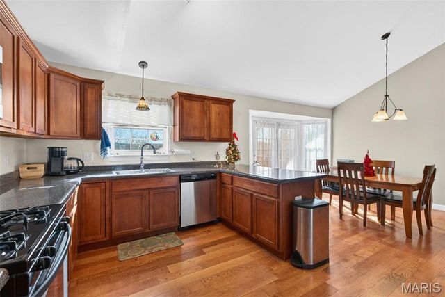 1002 Winter Lake Drive, Fenton, MO 63026