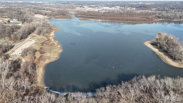 1002 Winter Lake Drive, Fenton, MO 63026