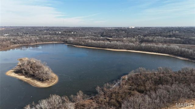 1002 Winter Lake Drive, Fenton, MO 63026