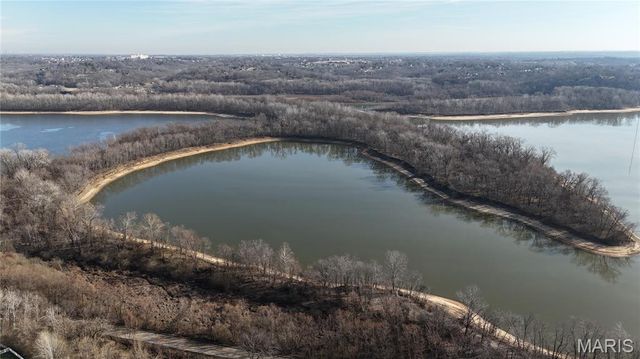 1002 Winter Lake Drive, Fenton, MO 63026