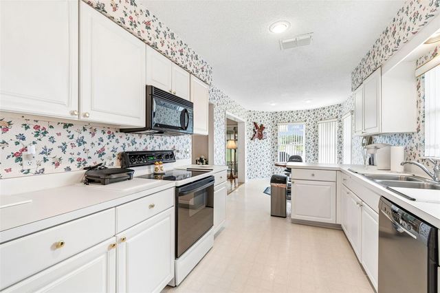 6353 SILVER LAKES DRIVE W, Lakeland, FL 33810