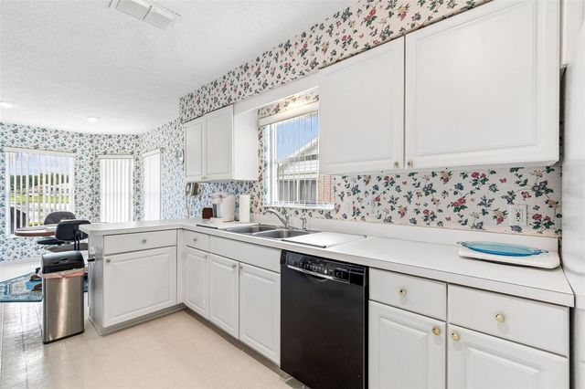 6353 SILVER LAKES DRIVE W, Lakeland, FL 33810