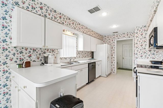 6353 SILVER LAKES DRIVE W, Lakeland, FL 33810