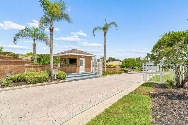 6353 SILVER LAKES DRIVE W, Lakeland, FL 33810