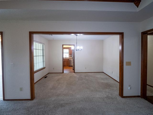 11221 Kingsgate Drive, Oklahoma City, OK 73170
