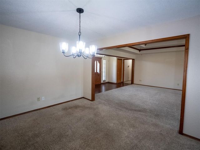 11221 Kingsgate Drive, Oklahoma City, OK 73170