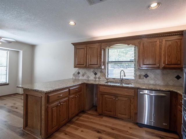 11221 Kingsgate Drive, Oklahoma City, OK 73170
