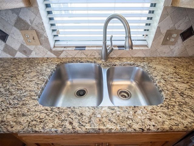 11221 Kingsgate Drive, Oklahoma City, OK 73170
