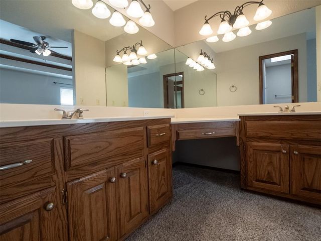 11221 Kingsgate Drive, Oklahoma City, OK 73170