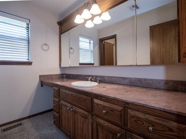 11221 Kingsgate Drive, Oklahoma City, OK 73170