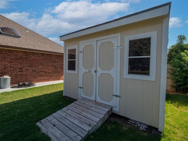 11221 Kingsgate Drive, Oklahoma City, OK 73170