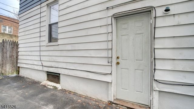 18 Mckay Ave, East Orange City, NJ 07018