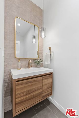 1909 Pelham Avenue 111, Los Angeles, CA 90025