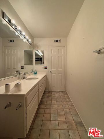719 W Avenue Q10, Palmdale, CA 93551