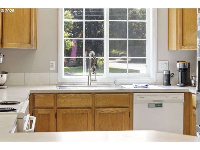 707 ASH St, Dayton, OR 97114