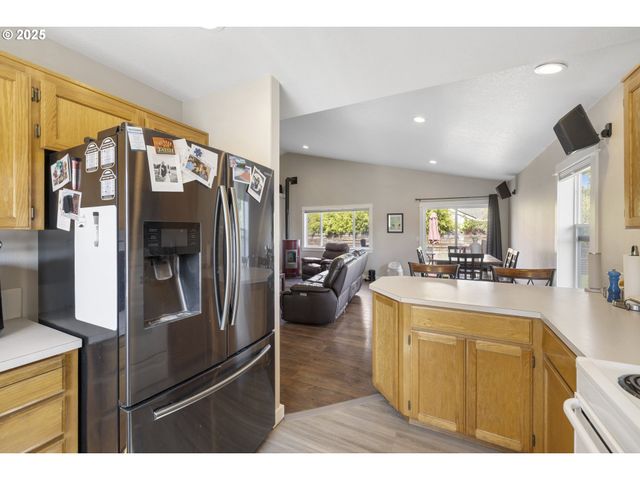 707 ASH St, Dayton, OR 97114