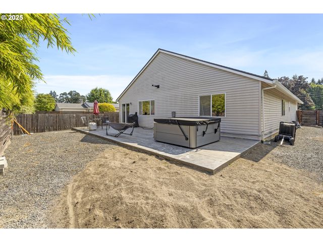 707 ASH St, Dayton, OR 97114