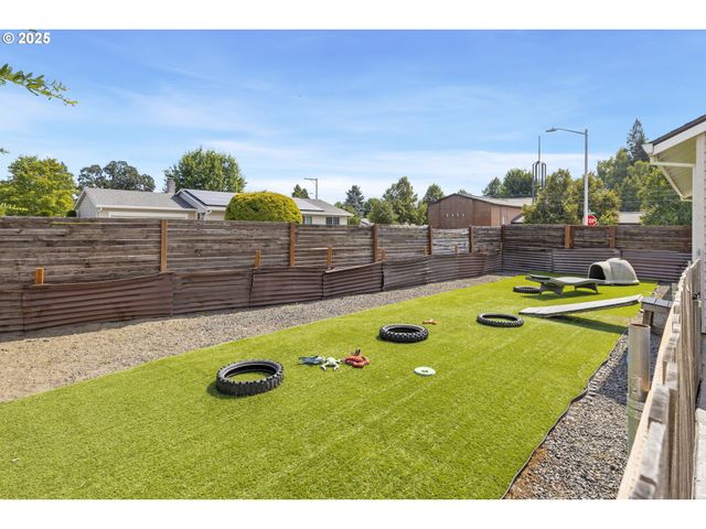 707 ASH St, Dayton, OR 97114