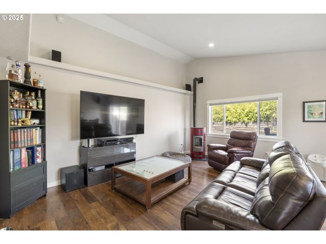 707 ASH St, Dayton, OR 97114