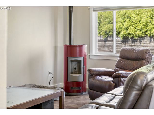 707 ASH St, Dayton, OR 97114