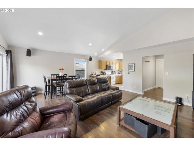 707 ASH St, Dayton, OR 97114