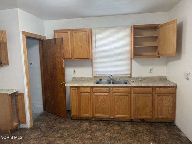 1014 Evesham Avenue, Toledo, OH 43607