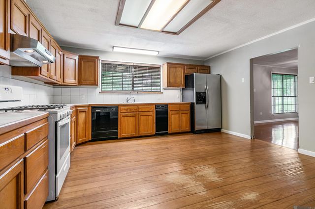 5519 Elm Grove Rd, Port Allen, LA 70767