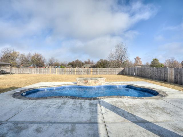 509 Cantebury Drive, Tuttle, OK 73089
