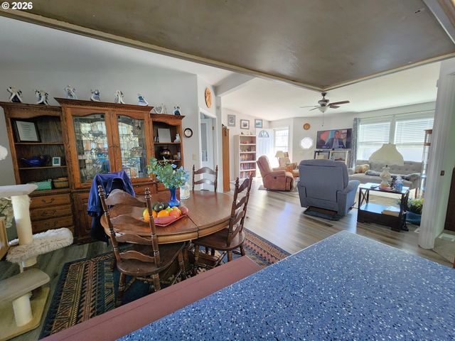 3025 HOLLYRIDGE Loop Ne, Salem, OR 97305