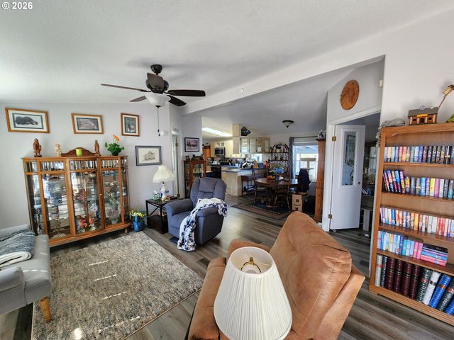 3025 HOLLYRIDGE Loop Ne, Salem, OR 97305