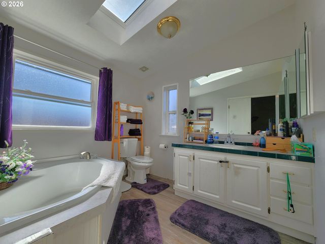 3025 HOLLYRIDGE Loop Ne, Salem, OR 97305